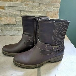 NWOT Merrell Brown Boot size 7